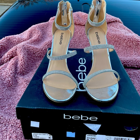 NEW Sandals - Picture 1 of 3